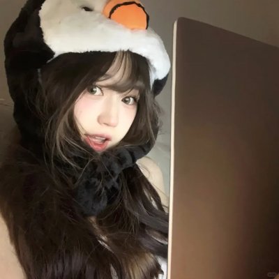 穿黄睡衣的女孩